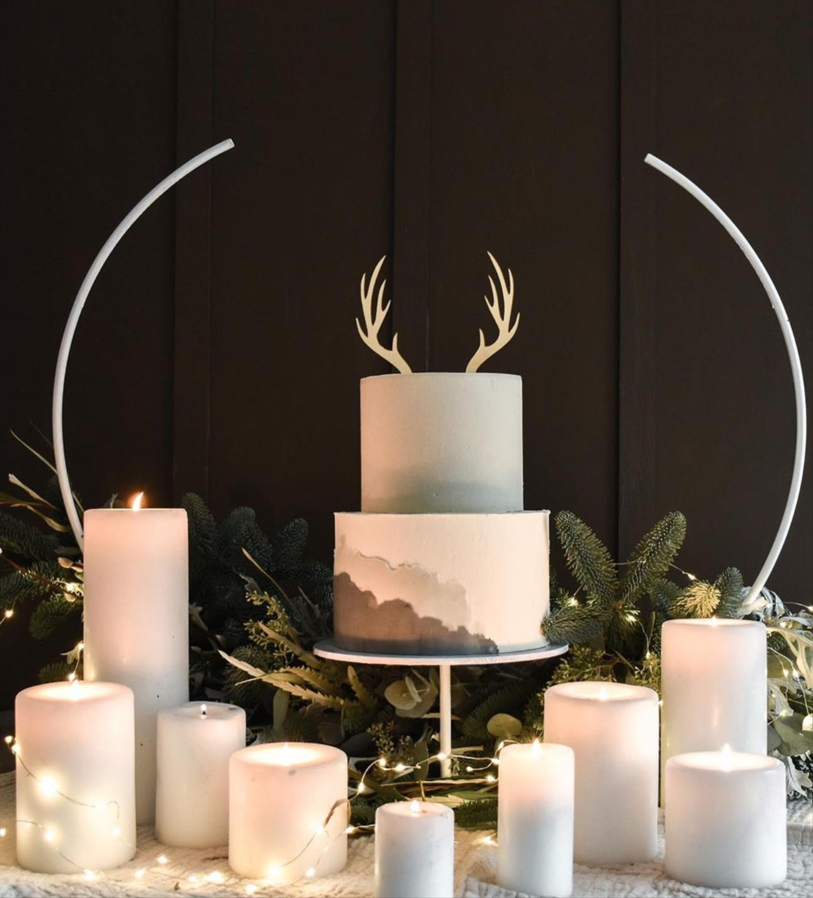 Romantic Christmas Wedding Cake Ideas for a Winter Wedding