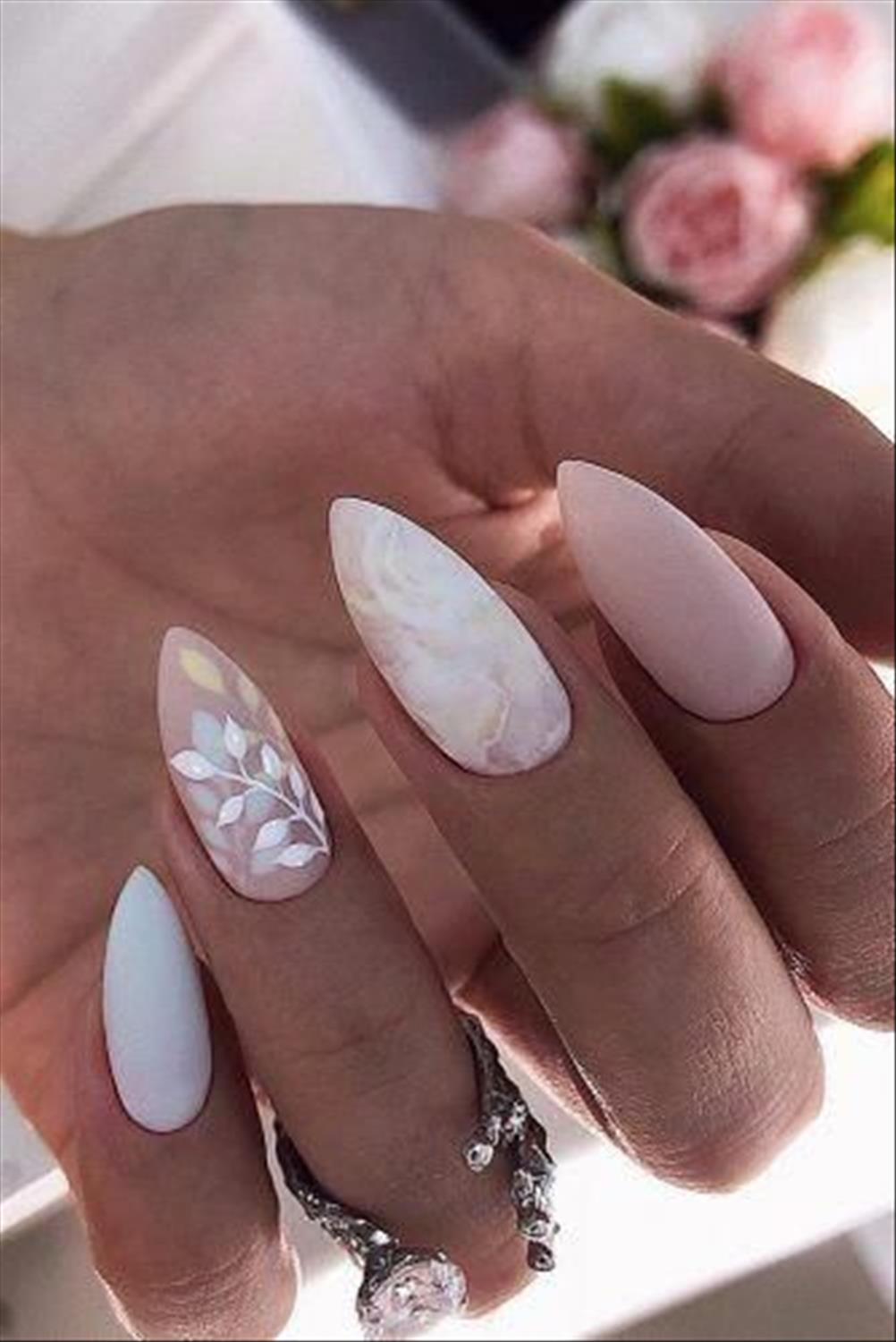 ELEGANT BRIDE WEDDING NAILS DESIGN FOR YOUR BIG DAY