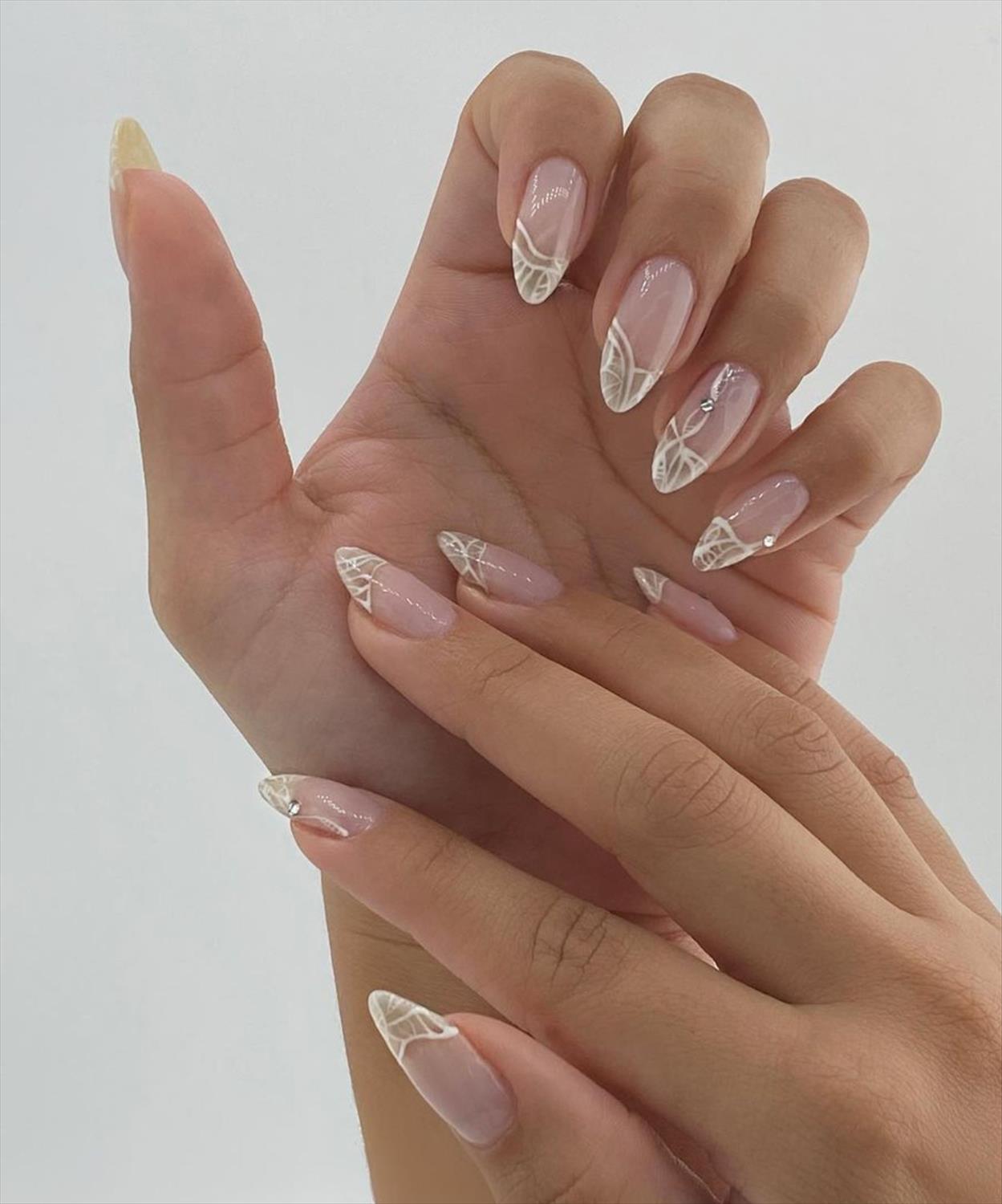 ELEGANT BRIDE WEDDING NAILS DESIGN FOR YOUR BIG DAY