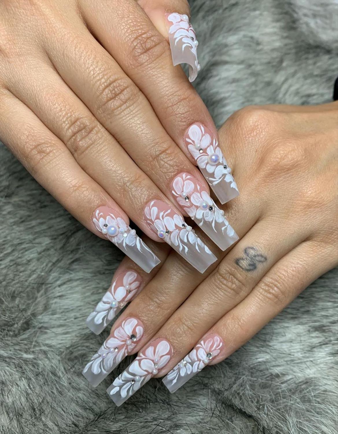 ELEGANT BRIDE WEDDING NAILS DESIGN FOR YOUR BIG DAY