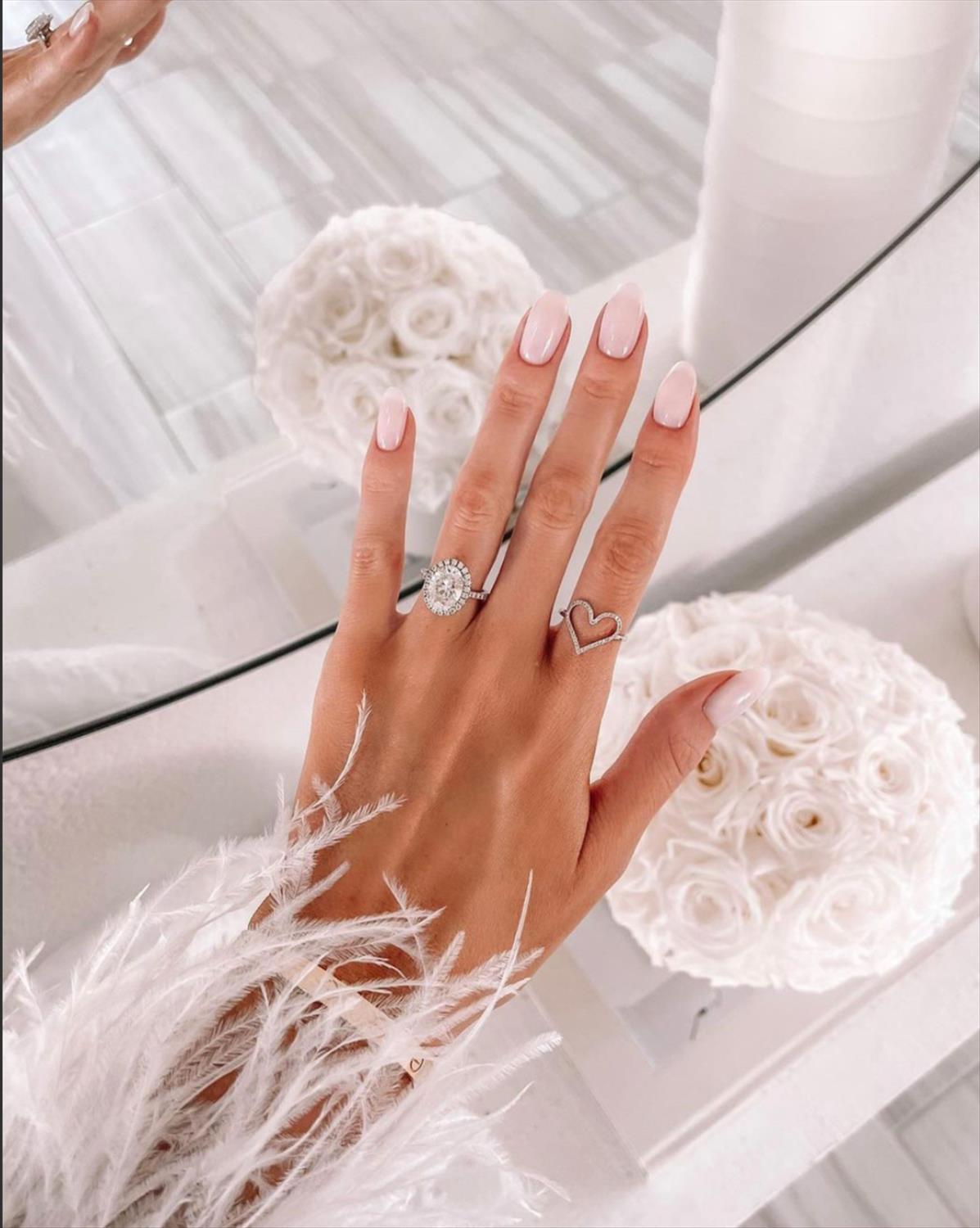 ELEGANT BRIDE WEDDING NAILS DESIGN FOR YOUR BIG DAY