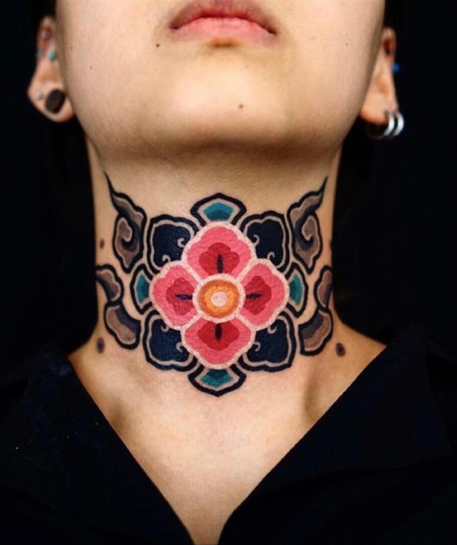 Neck Tattoo for women: Cool tattoo placement to try