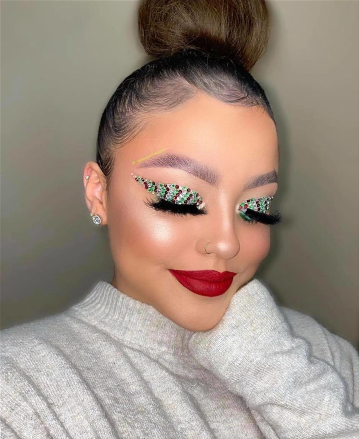 Awesome Christmas Makeup Ideas to Try This Holiday