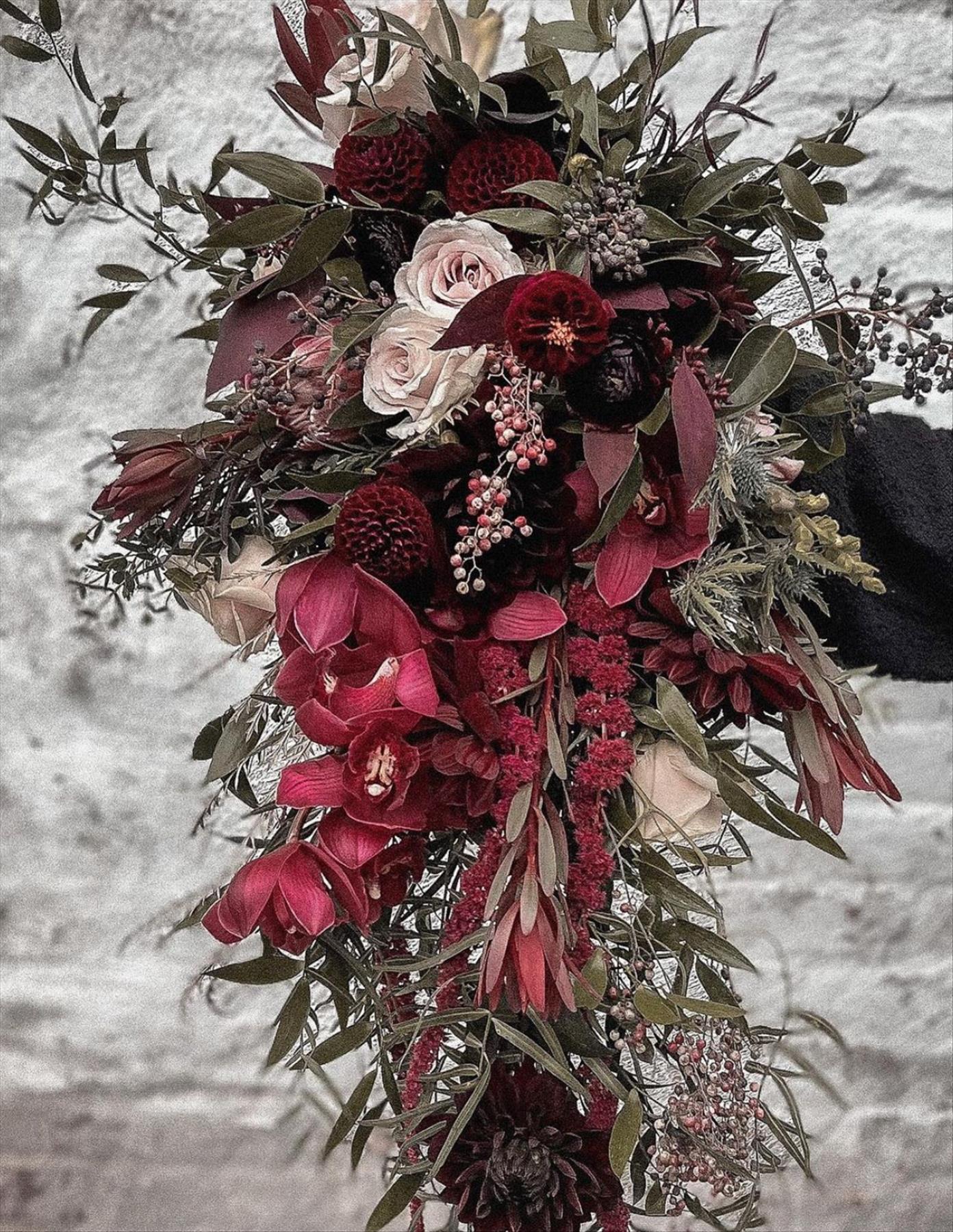 Romantic Winter Wedding Flower Bouquet Ideas for Bride
