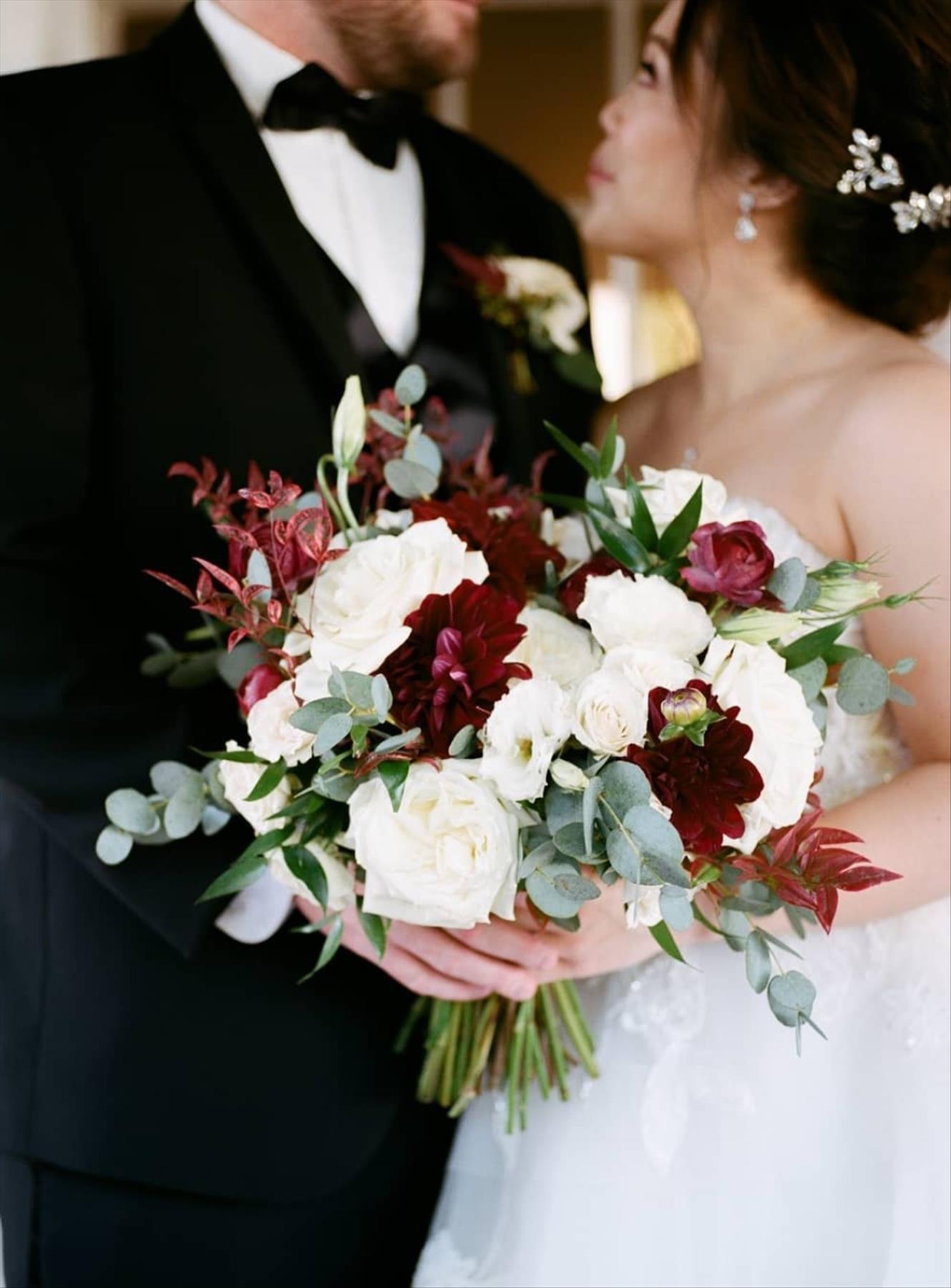 Romantic Winter Wedding Flower Bouquet Ideas for Bride