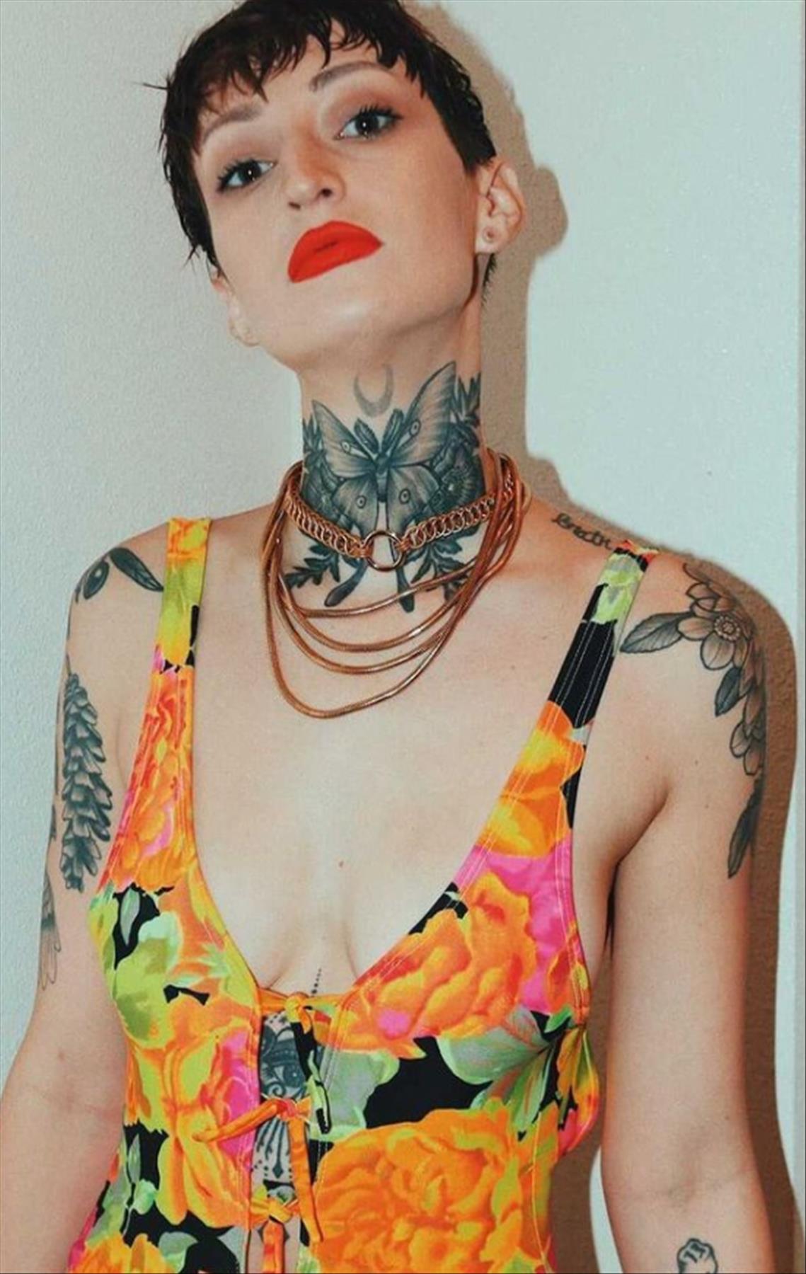 Neck Tattoo for women: Cool tattoo placement to try
