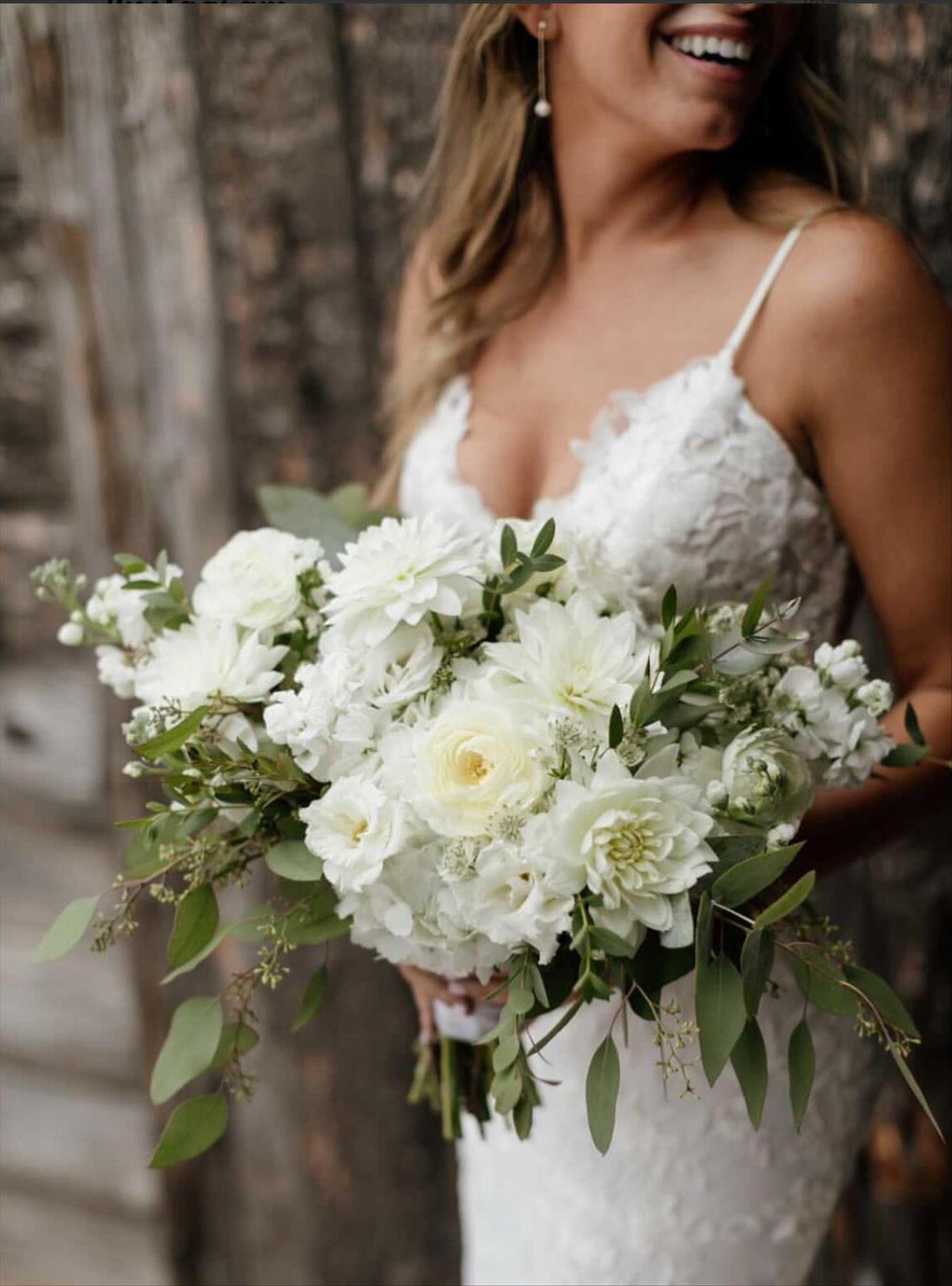 Romantic Winter Wedding Flower Bouquet Ideas for Bride