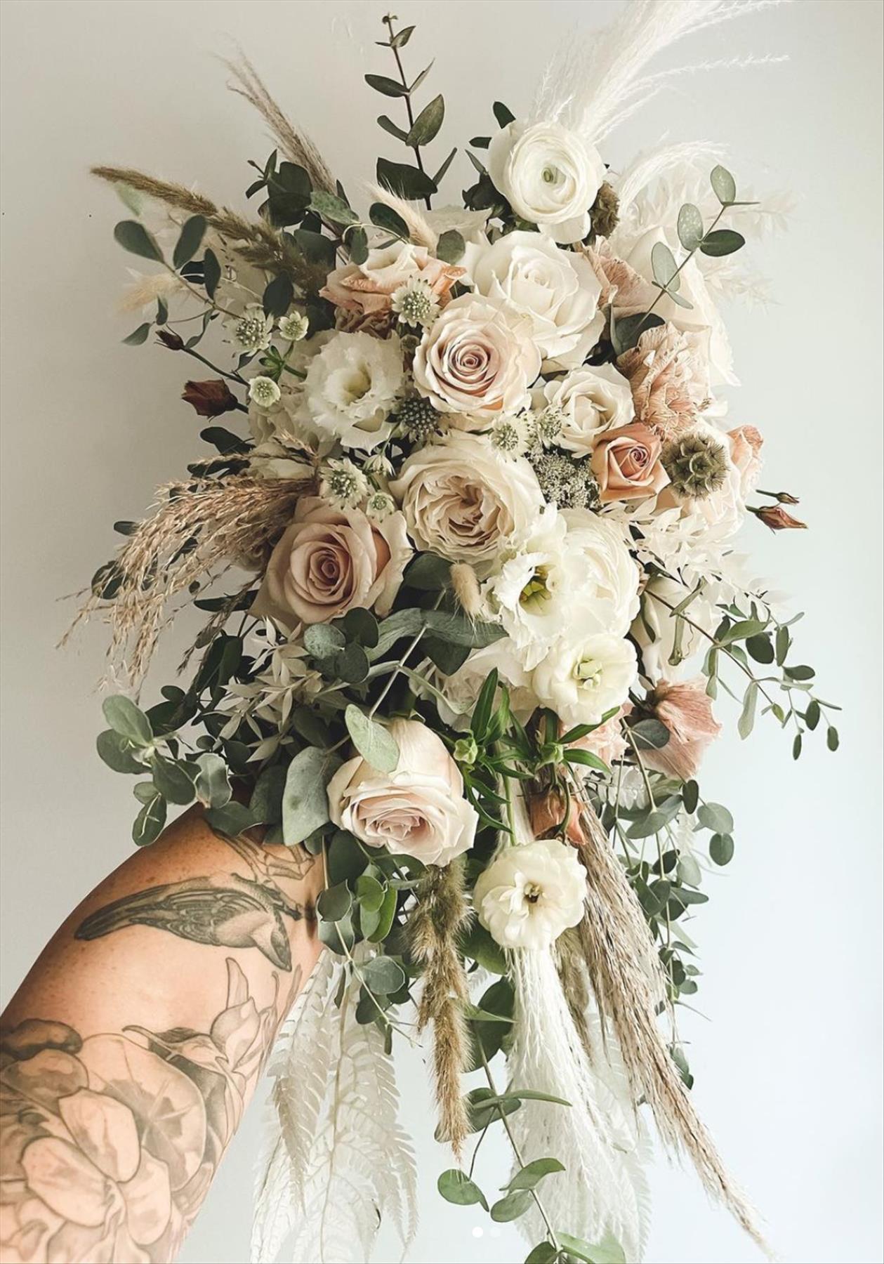 Romantic Winter Wedding Flower Bouquet Ideas for Bride