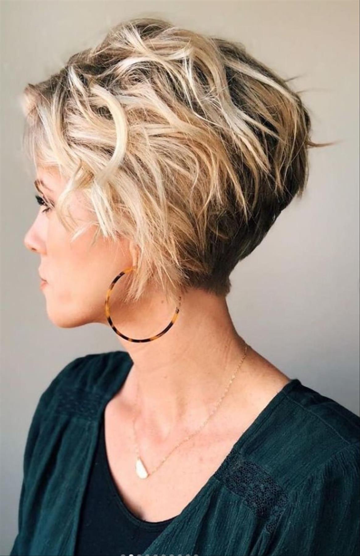 Best short pixie haircut for women trending now