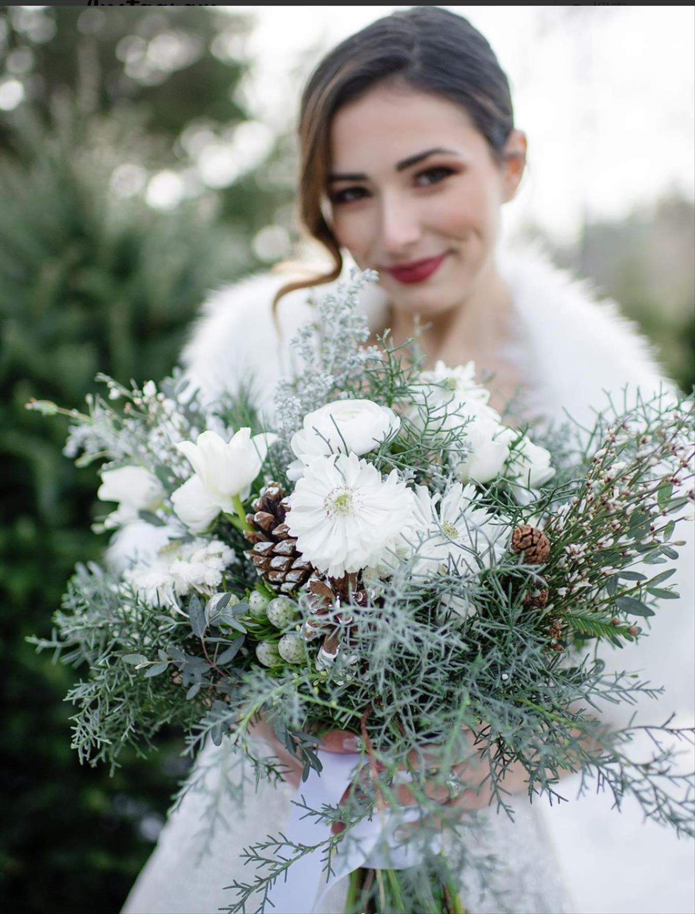 Romantic Winter Wedding Flower Bouquet Ideas for Bride