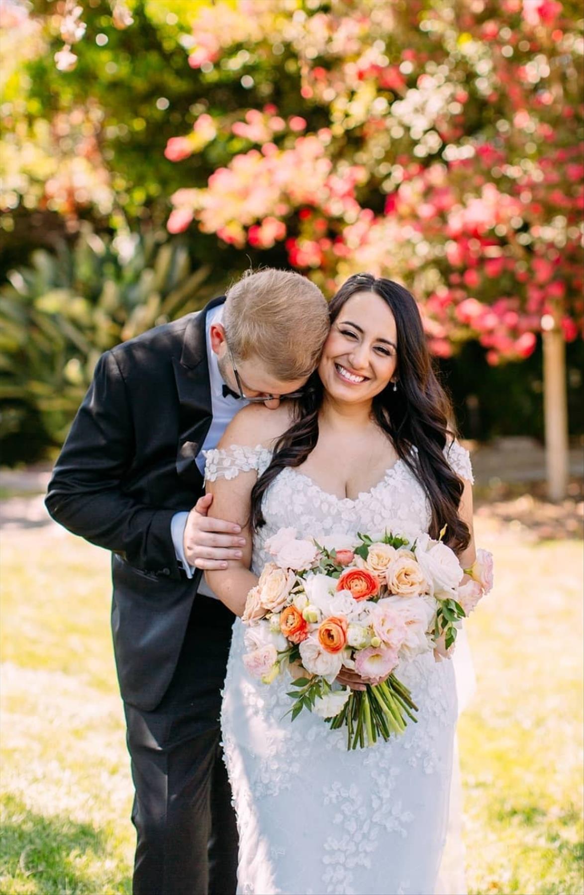 Romantic Winter Wedding Flower Bouquet Ideas for Bride