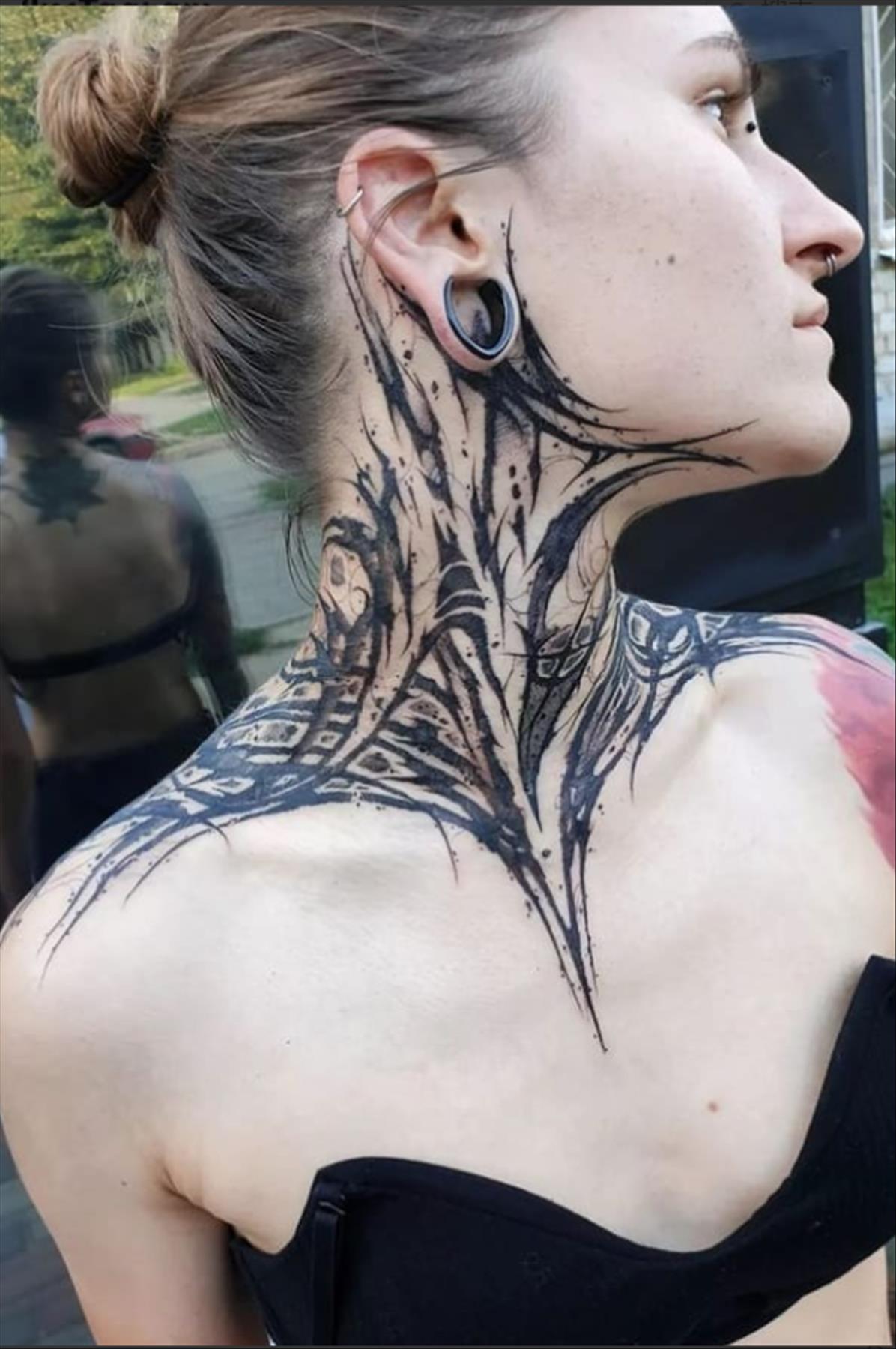 Neck Tattoo for women: Cool tattoo placement to try