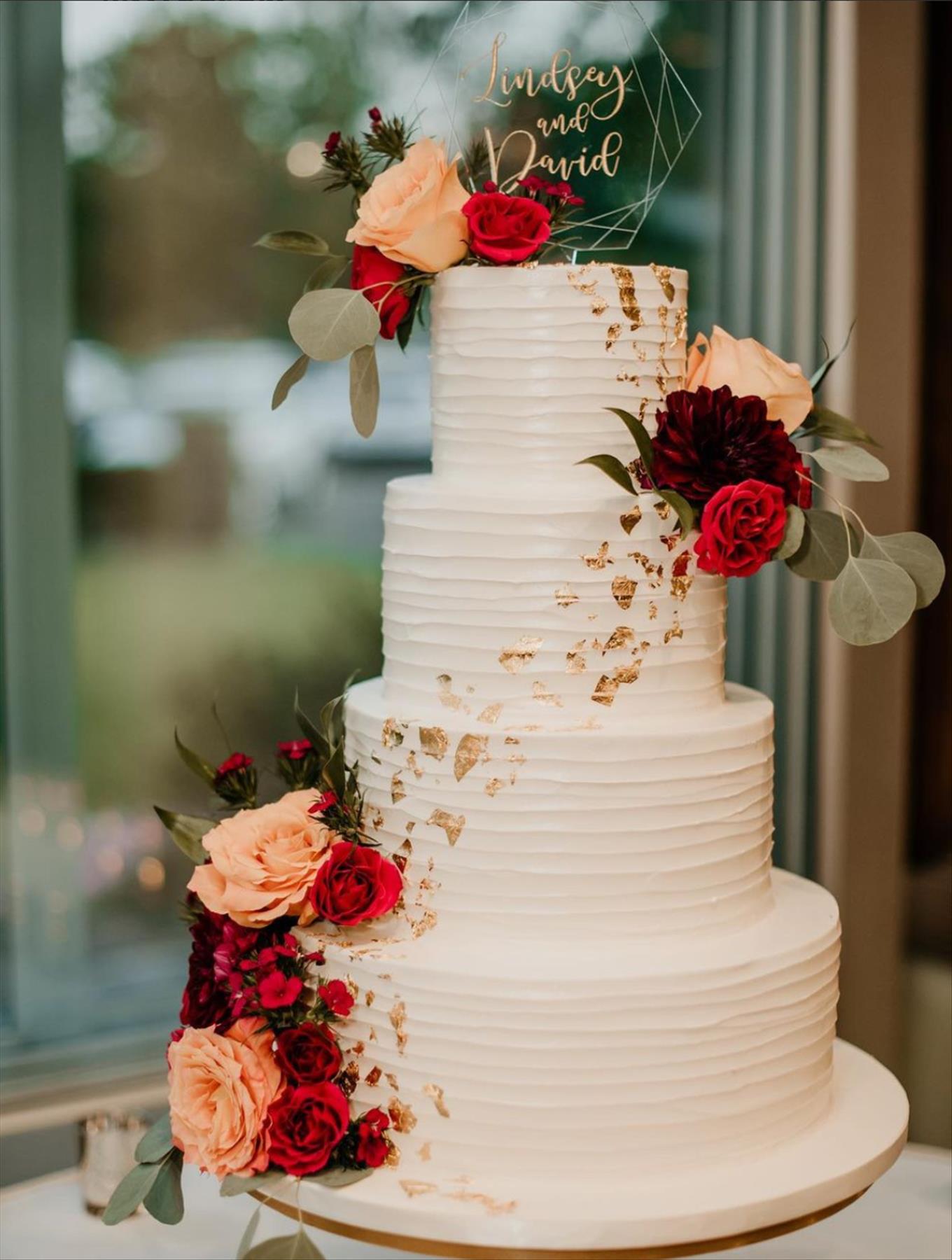 Romantic Winter wedding cakes ideas for Christmas wedding 2021