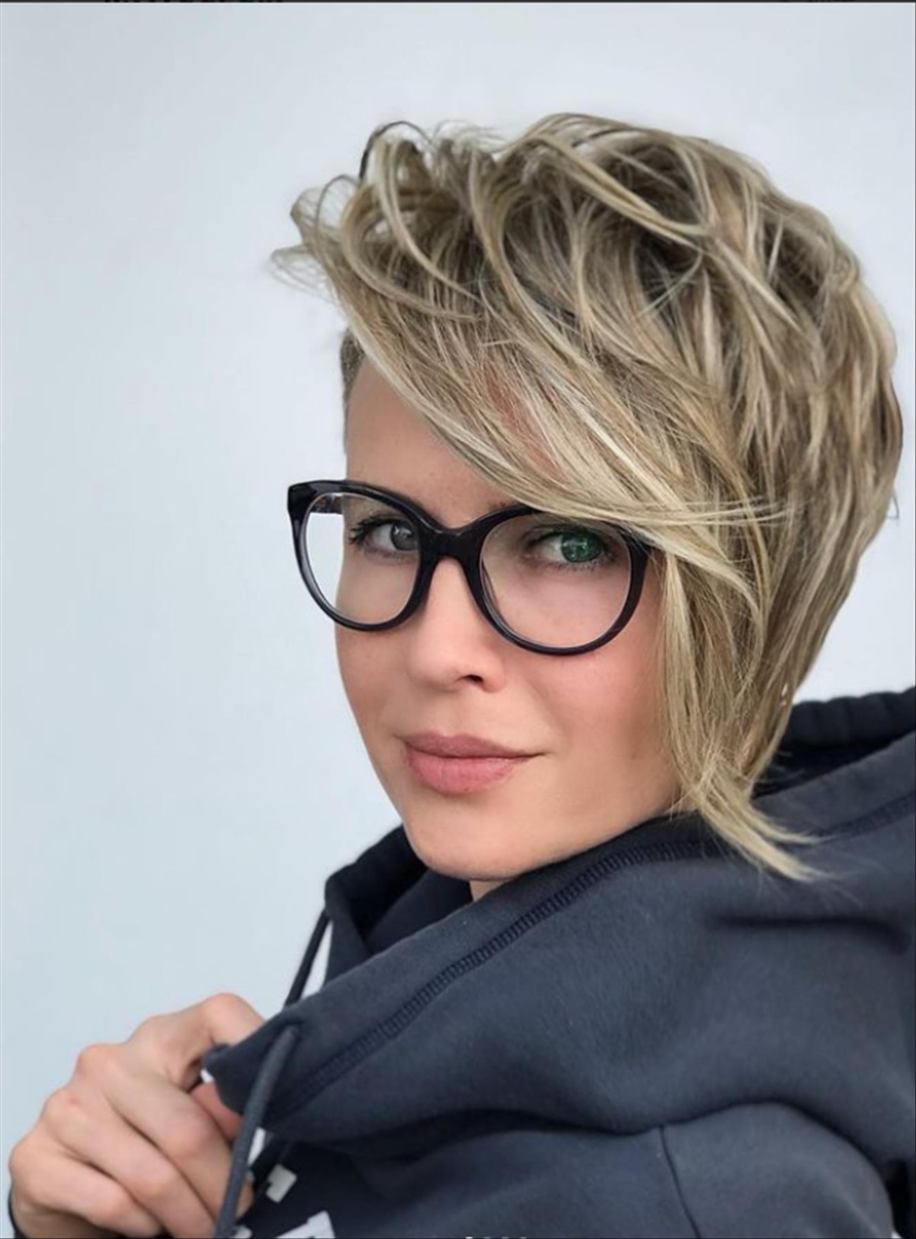 Best short pixie haircut for women trending now