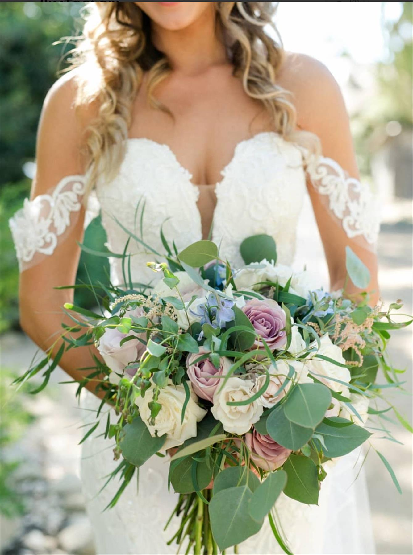 Romantic Winter Wedding Flower Bouquet Ideas for Bride