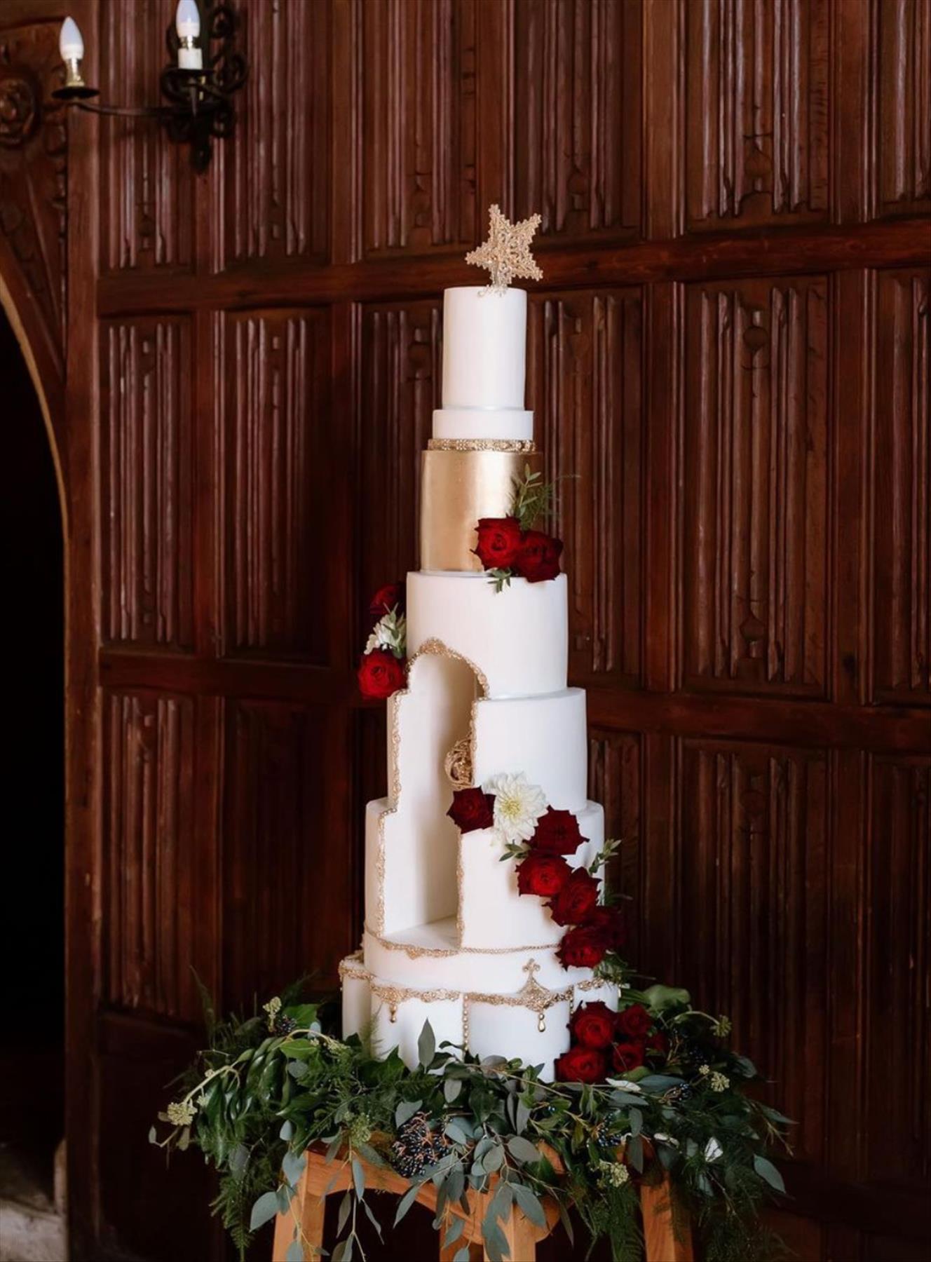 Romantic Winter wedding cakes ideas for Christmas wedding 2021