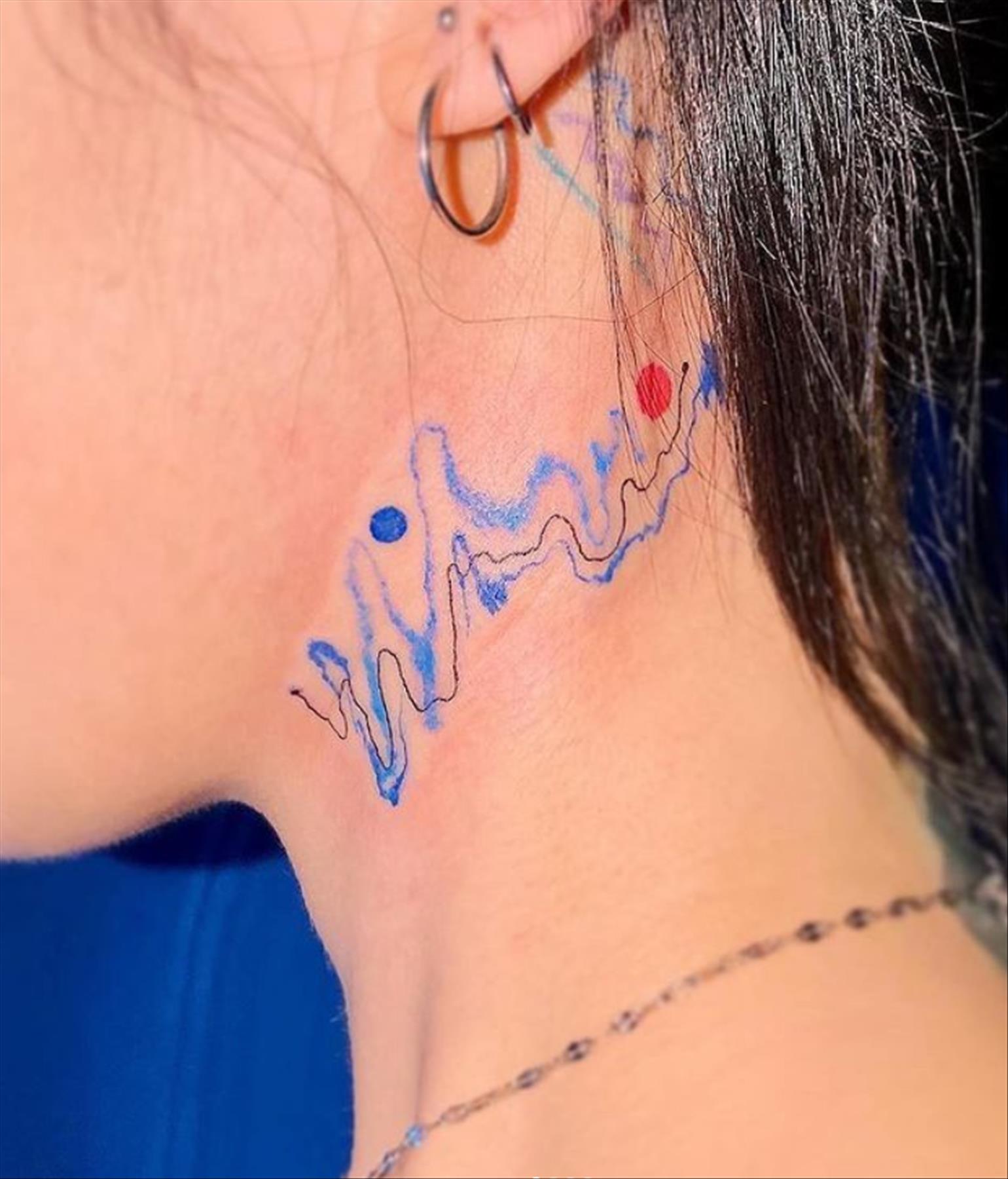 Neck Tattoo for women: Cool tattoo placement to try