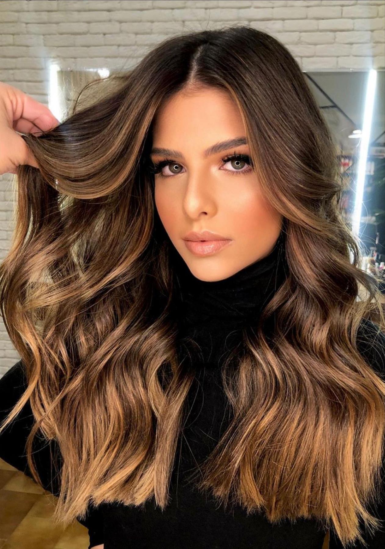 Chic dark brown hair with highlights for a stylish look 2022