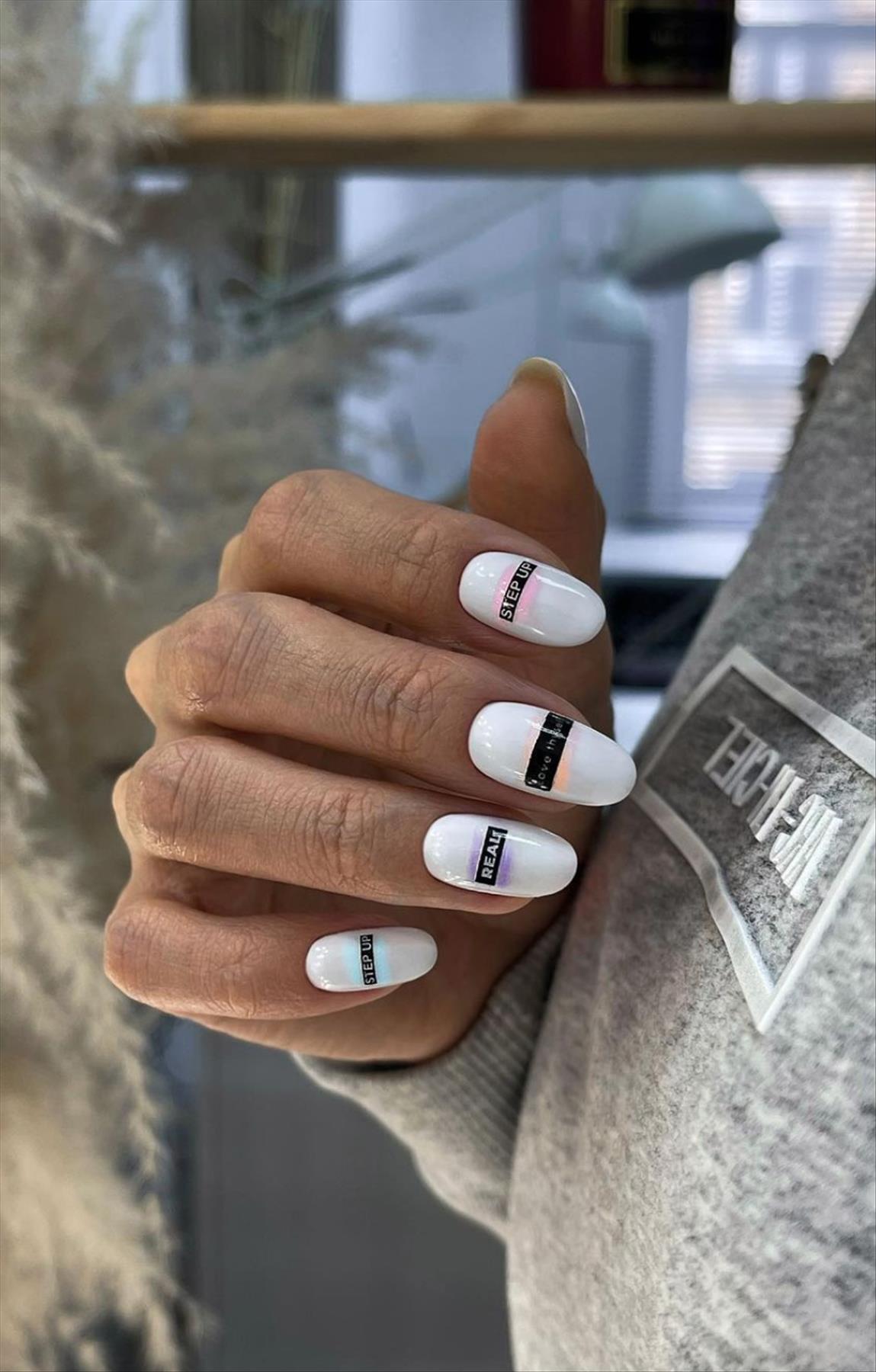 Cute short almond nail design art for the 2022 chic look