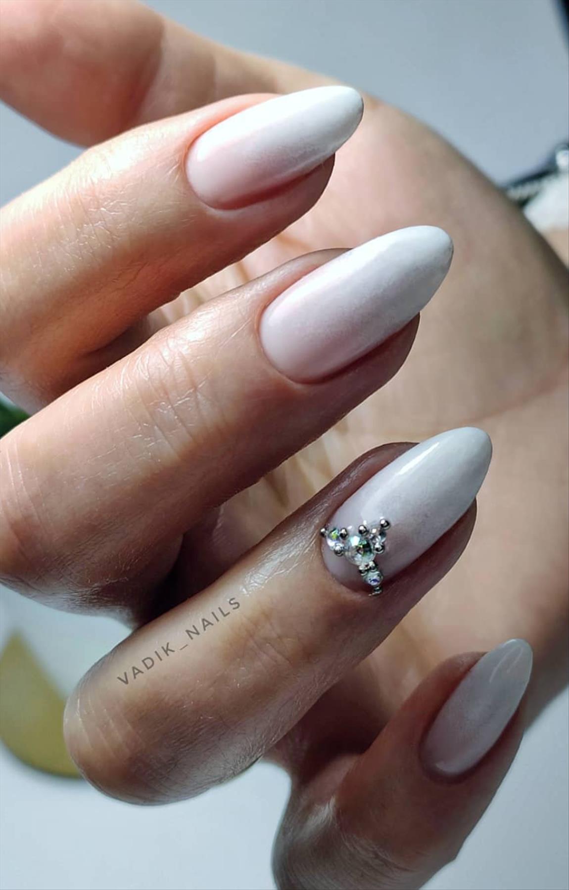 Cute short almond nail design art for the 2022 chic look