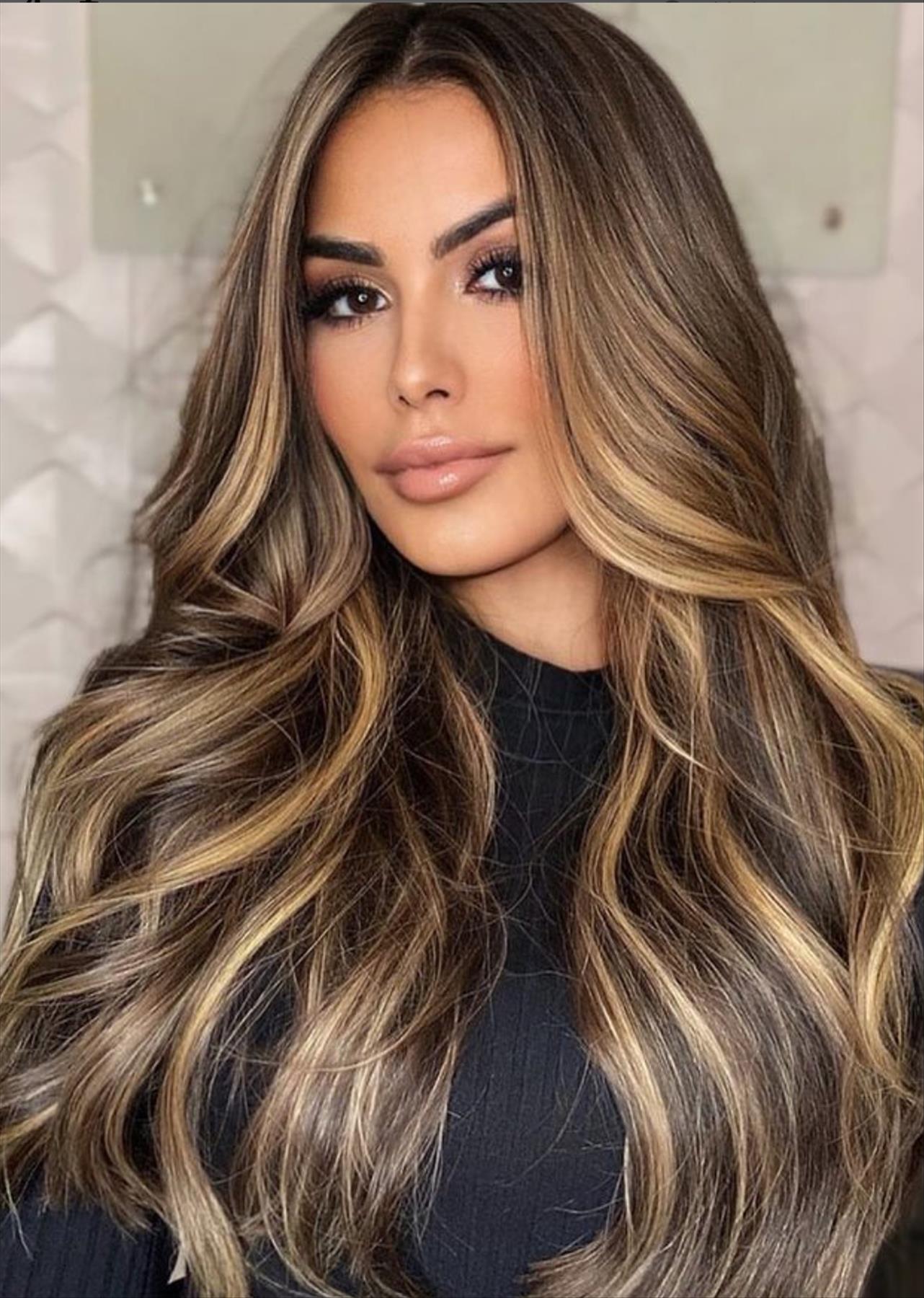 Chic dark brown hair with highlights for a stylish look 2022