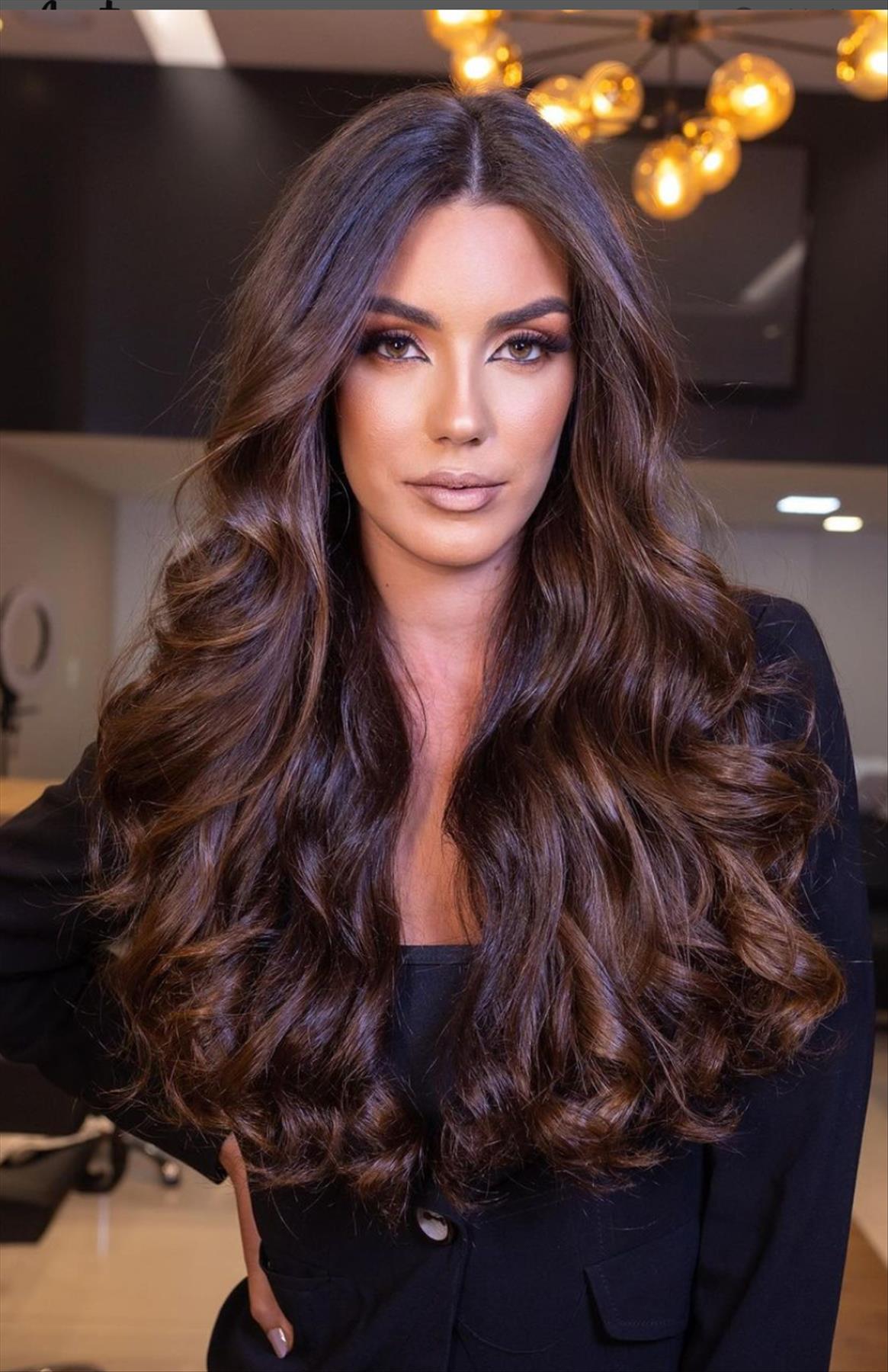 Chic dark brown hair with highlights for a stylish look 2022