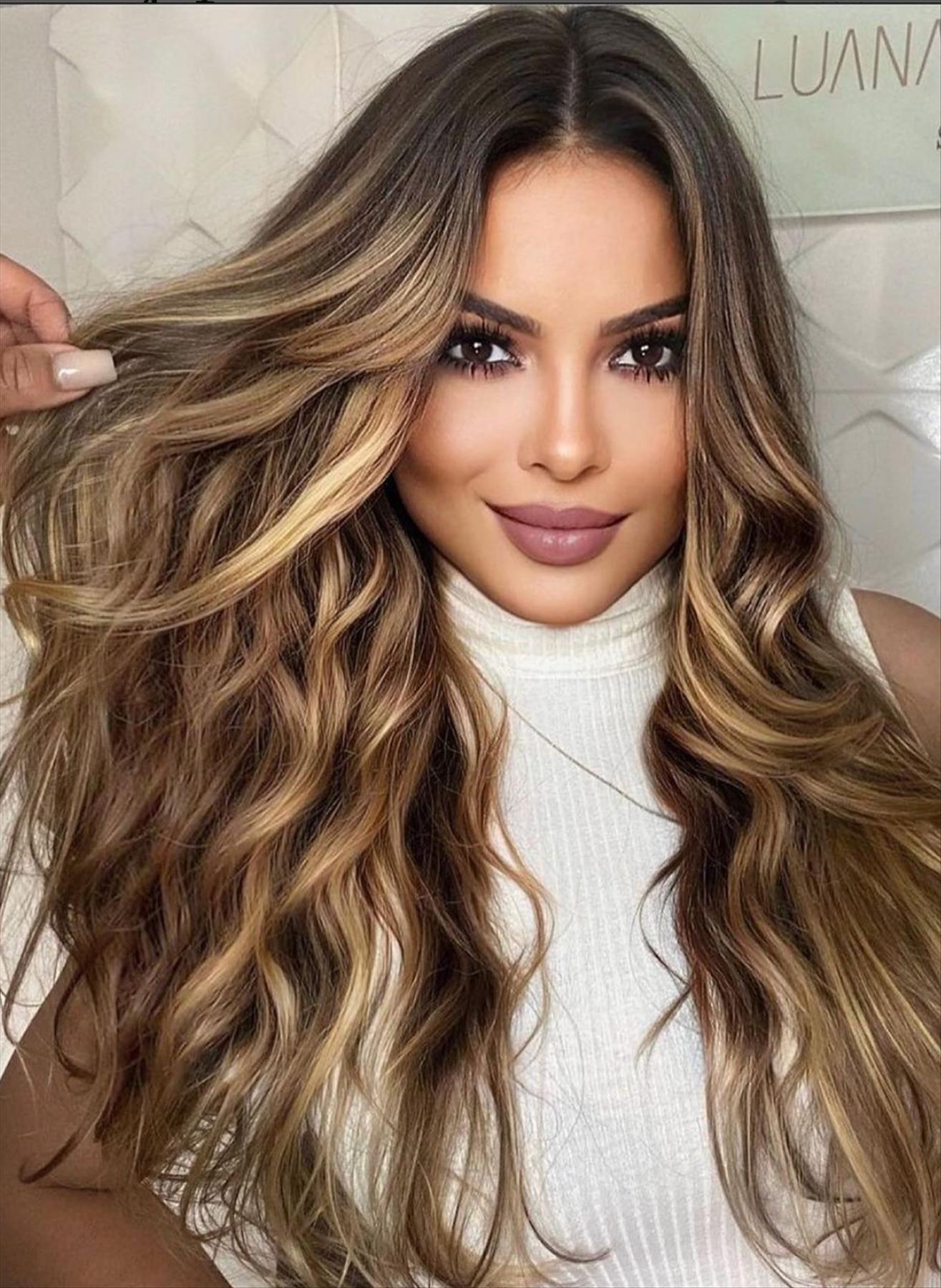 Chic dark brown hair with highlights for a stylish look 2022