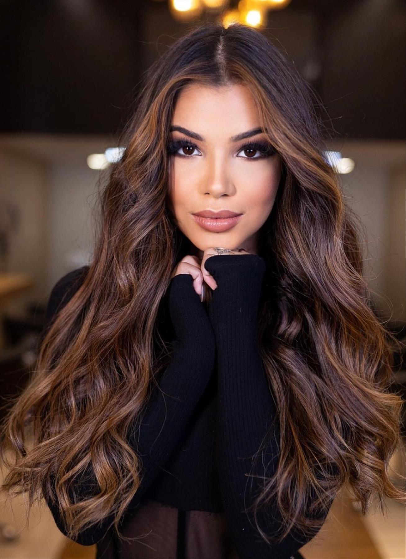 Chic dark brown hair with highlights for a stylish look 2022