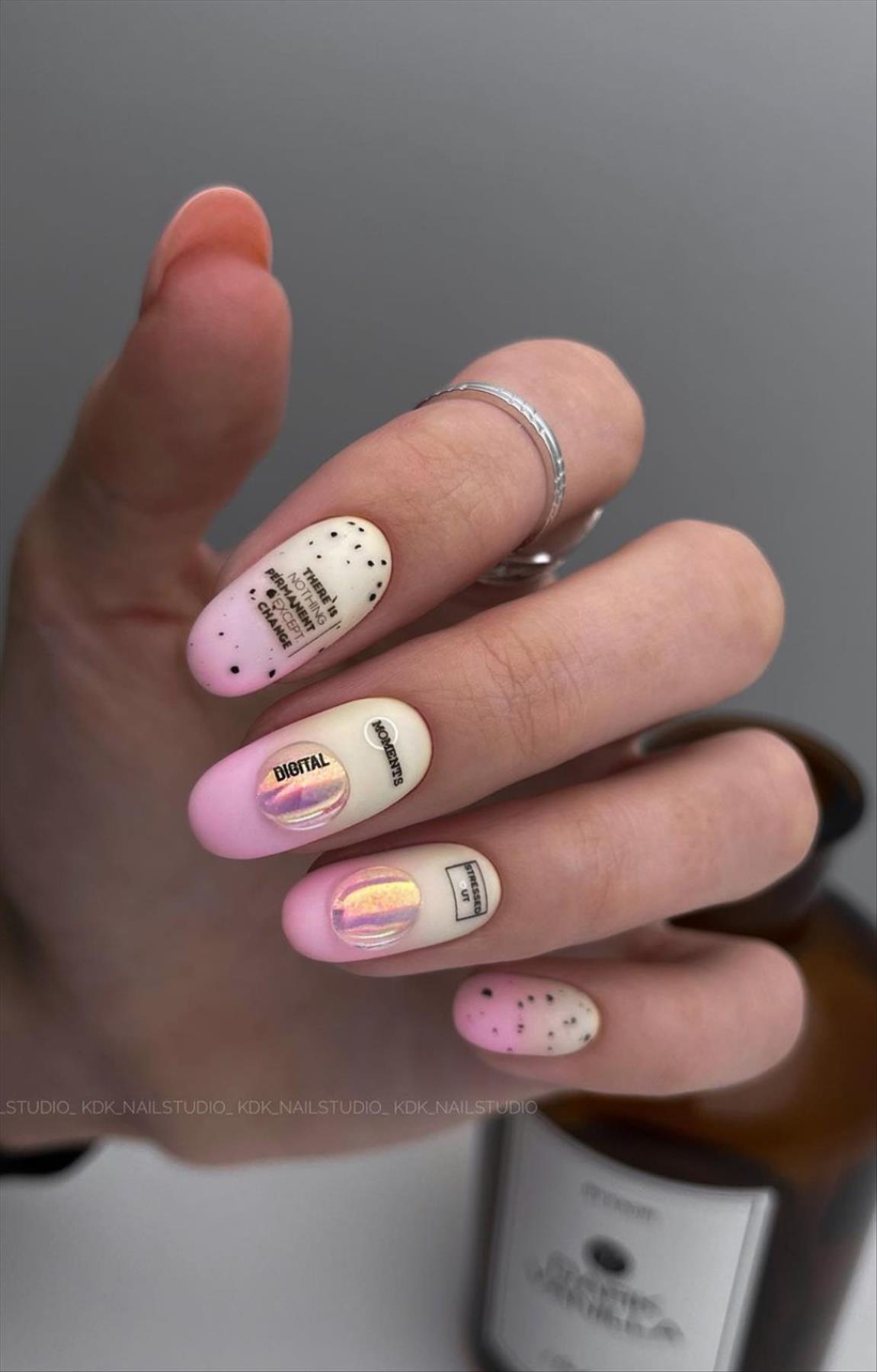 Cute short almond nail design art for the 2022 chic look