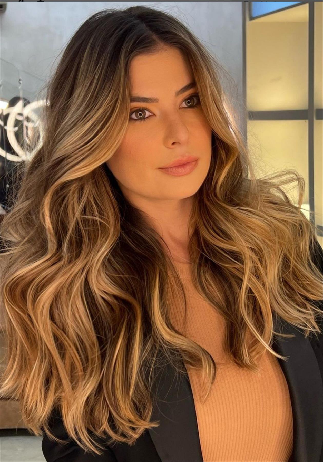 Chic summer brunette hair balayage for women to try
